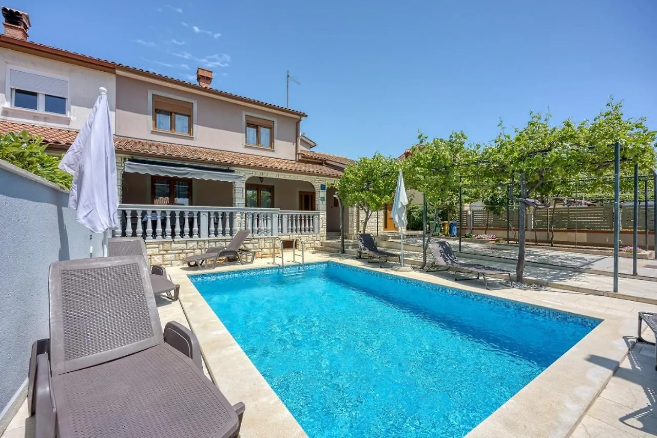 Holiday House Monte Grande Pula 0*,  Croatia