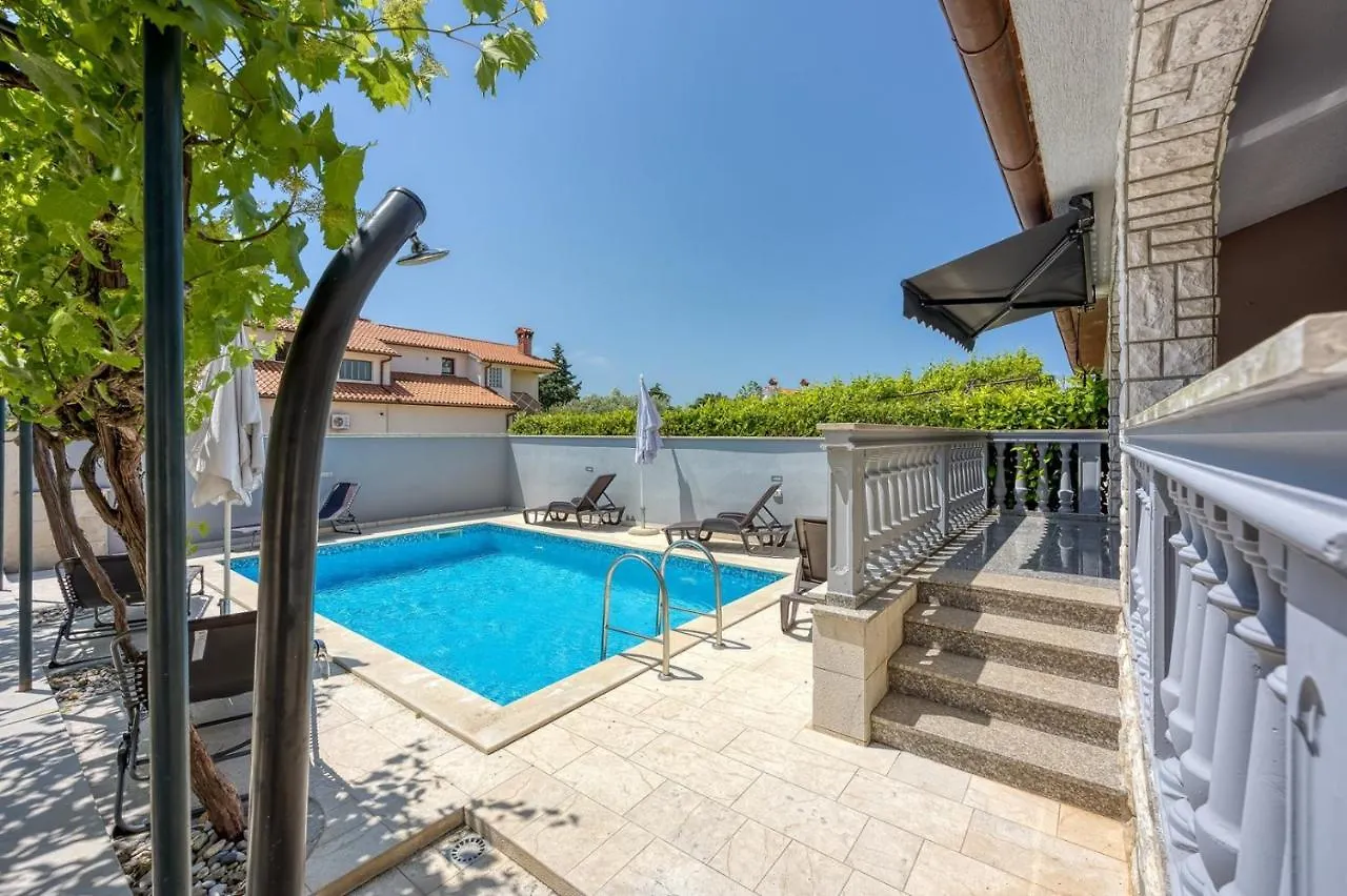 Holiday House Monte Grande Pula 0*,  Croatia